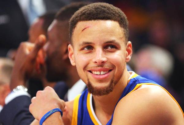 库里连中四个三分，篮球之神的无与伦比瞬间