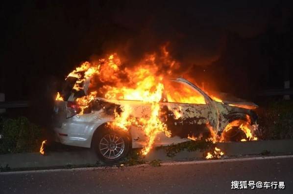 电瓶车自燃引发大火球，安全警钟再次敲响