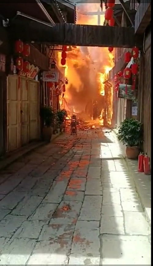 辟谣，重庆步行街并未发生爆炸