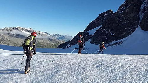 自费修百米登山木梯，一位老人的坚持与梦想