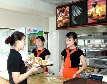 学生合伙开快餐店，从校园到创业的精彩蜕变
