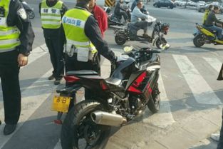 摩托车上牌，不仅仅是一块铁皮，更是安全与责任的体现