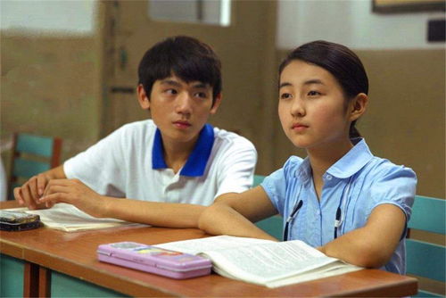 同桌的意外触碰，青春期的尴尬与成长