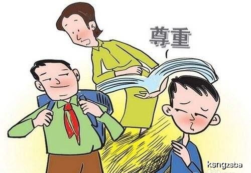 同桌的意外触碰，青春期的尴尬与成长