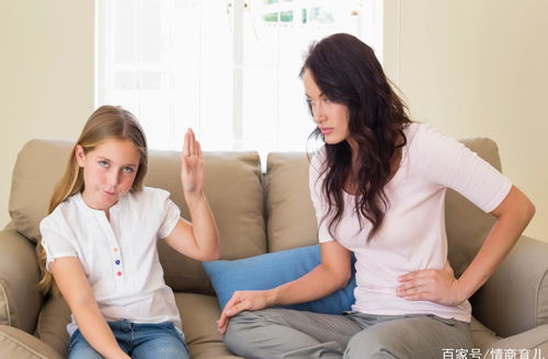 同桌的意外触碰，青春期的尴尬与成长