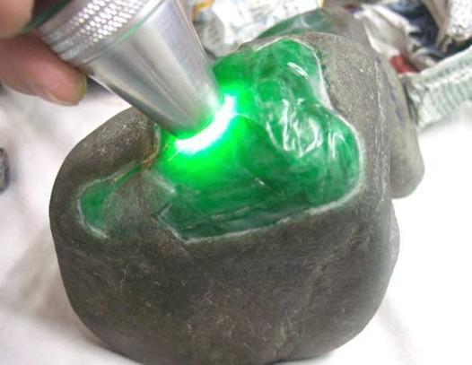 翡翠原石购买指南，揭秘行业内幕与投资智慧