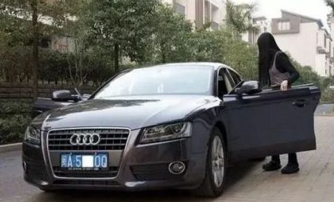 小小破坏者，女童划花10辆奥迪背后的教育启示