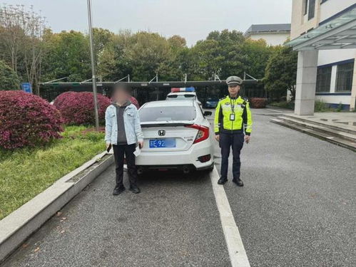 警车挂民用牌照，法律边界的模糊地带与公众信任的考验